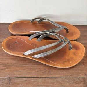 OluKai U'I Casual Leather Thong Sandals in Pewter - size 10